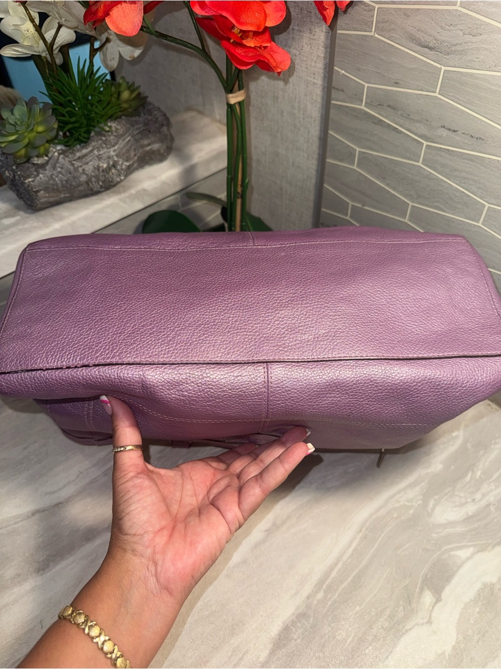 EUC Coach Pebbled Leather Large Shoulder Bag in Pretty Lilac w/ Zippered Closure - Picture 10 of 17
